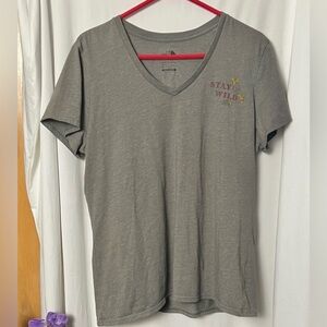 The North Face Gray V-Neck "Stay Wild" Women's Standard Fit Tee Size XL